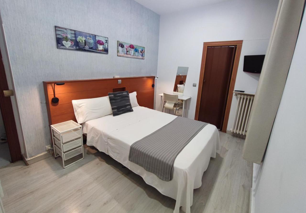 Hostal Cervantes Madrid Ngoại thất bức ảnh