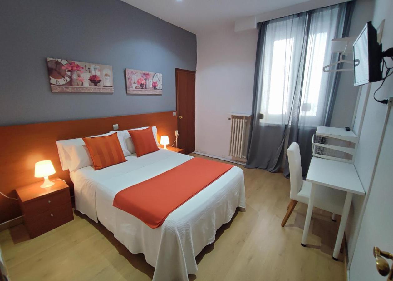 Hostal Cervantes Madrid Ngoại thất bức ảnh