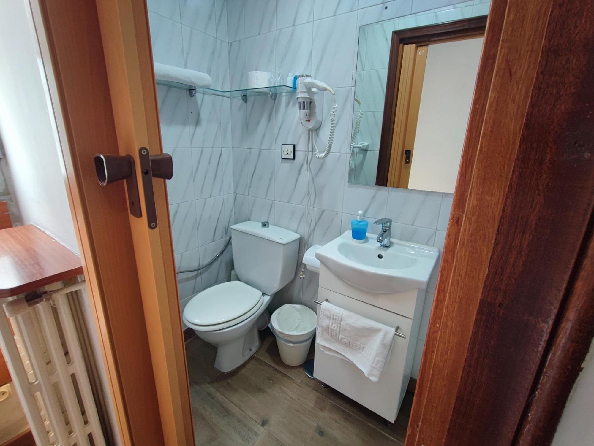 Hostal Cervantes Madrid Ngoại thất bức ảnh