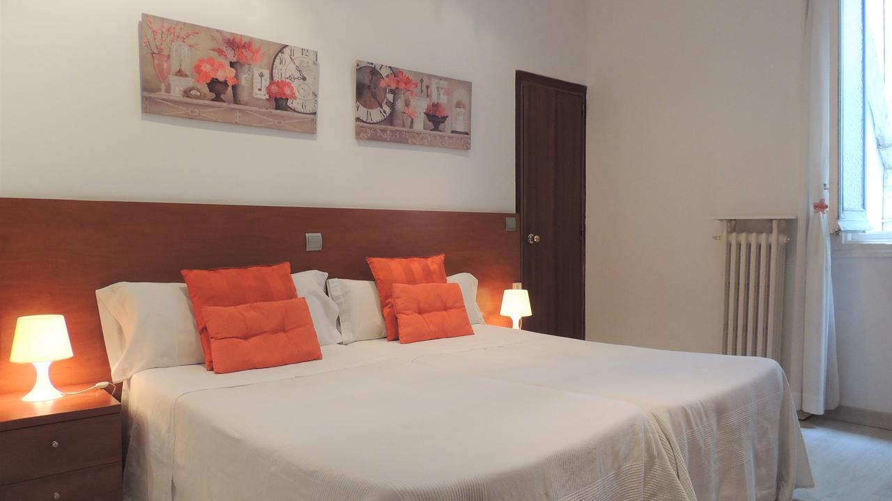 Hostal Cervantes Madrid Ngoại thất bức ảnh